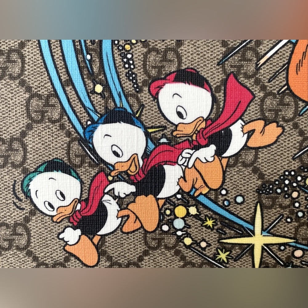 Disney x GUCCI BRAND NEW DONALD DUCK WRISTLET CLUTCH LOGO BAG Retired RARE - Picture 5 of 15